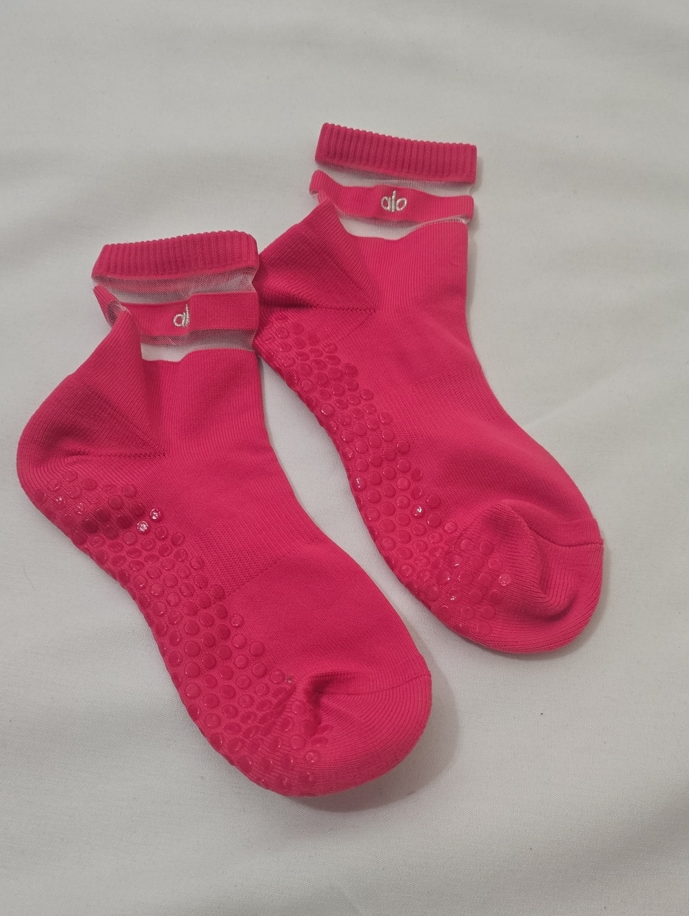ALO Yoga Neon Pink Grip Ankle Socks
